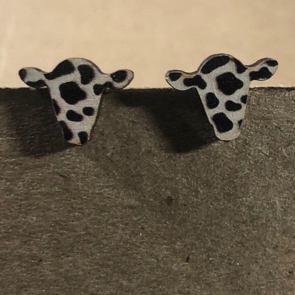 Wooden Cow Stud Earrings NEW - Picture 3 of 3